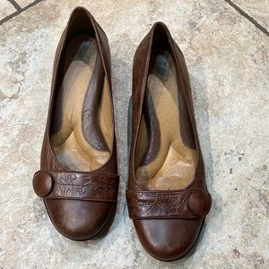 Nurture medium brown shoes, 8M.